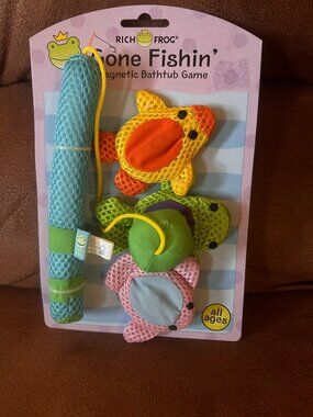 Rich Frog ~ Gone Fishin' Magnetic Bathtub Game